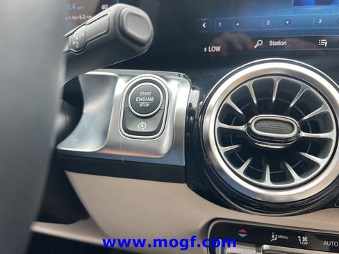 Used 2023 Mercedes-Benz GLB 250 image 9