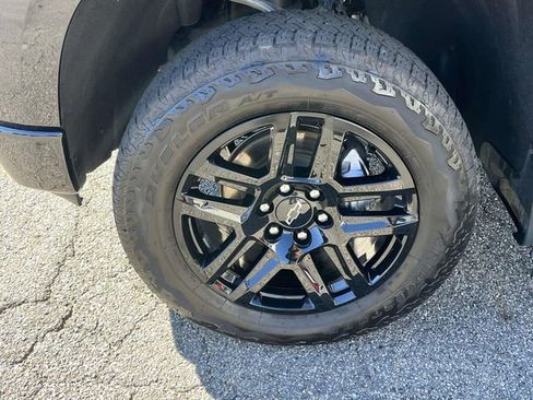 Used 2025 Chevrolet Silverado 1500 LT Trail Boss w/ Convenience Package II image 11