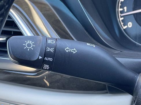 Used 2017 Genesis G90 3.3T Premium image 25