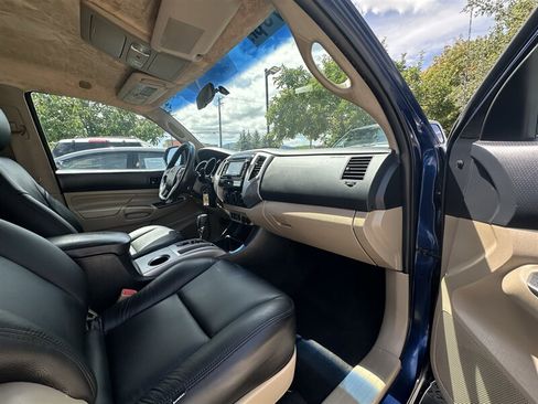 Used 2014 Toyota Tacoma PreRunner w/ SR5 Package RWD image 11