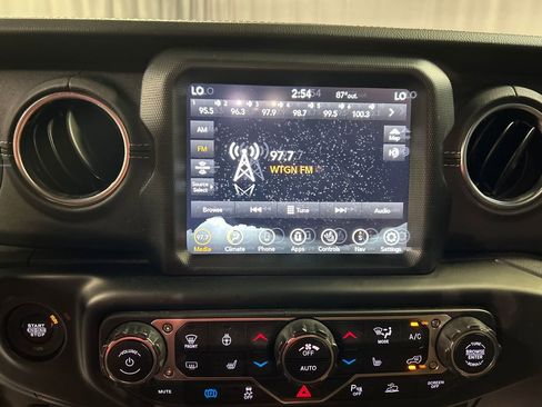 Used 2022 Jeep Wrangler Unlimited Sahara w/ Cold Weather Group image 17