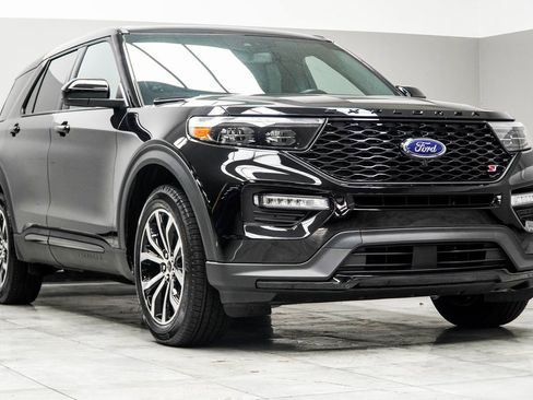 Used 2022 Ford Explorer ST image 4