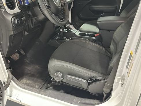 Used 2024 Jeep Wrangler Unlimited Sport AWD/4WD image 9