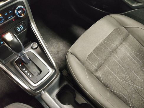 Used 2021 Ford EcoSport SE w/ SE Convenience Package image 26