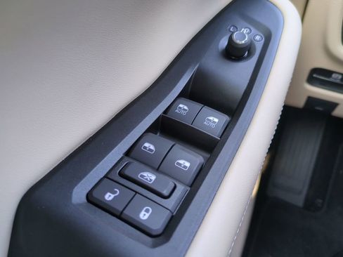 Used 2025 Jeep Grand Cherokee Limited RWD image 27