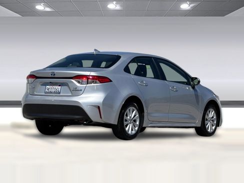 Used 2024 Toyota Corolla LE w/ LE Convenience Package FWD image 9