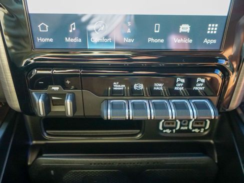 Used 2022 RAM 2500 Limited image 32