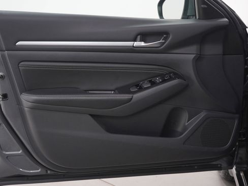 Used 2023 Nissan Altima 2.5 SV w/ SV Premium Package image 17