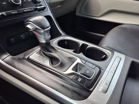 Used 2022 Kia Carnival LX FWD image 20