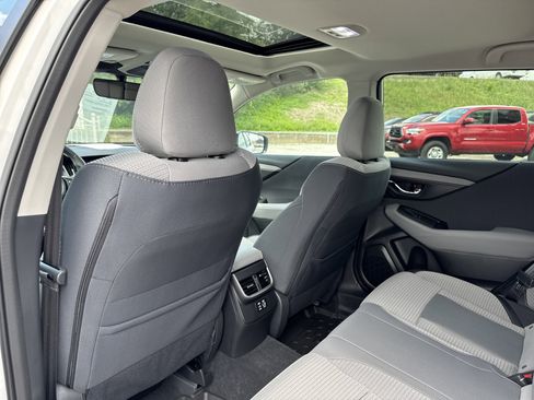 Used 2025 Subaru Outback Premium AWD/4WD image 27