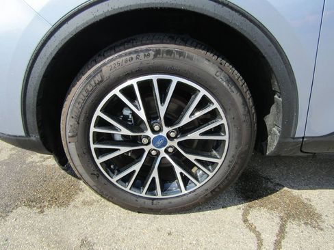 Used 2022 Ford Escape Titanium FWD image 9