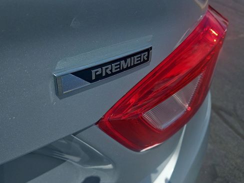 Used 2017 Chevrolet Cruze Premier FWD image 5