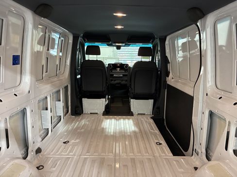 Used 2025 Mercedes-Benz Sprinter 2500 image 12