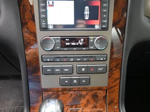 Used 2013 Lincoln Navigator 4WD w/ HD Trailer Tow Pkg image 24