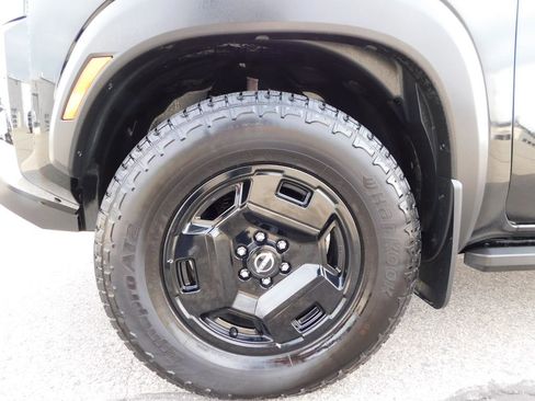 Used 2024 Nissan Frontier SV w/ Hardbody Edition AWD/4WD image 14