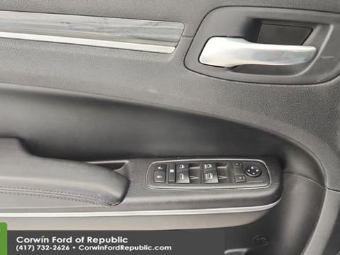 Used 2021 Chrysler 300 Touring w/ Driver Convenience Group image 20