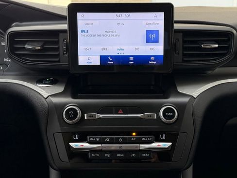 Used 2020 Ford Explorer XLT image 14