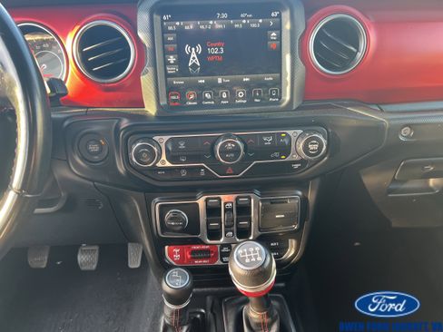 Used 2021 Jeep Wrangler Unlimited Rubicon AWD/4WD image 7