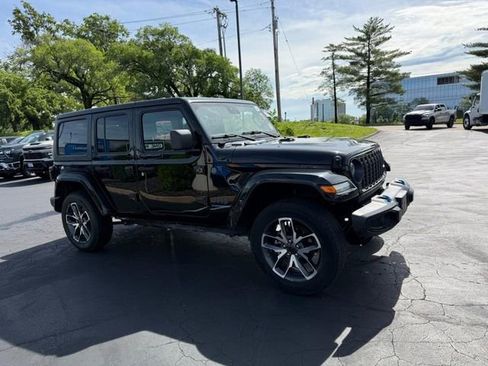 Used 2024 Jeep Wrangler Unlimited w/ Convenience Group AWD/4WD image 8