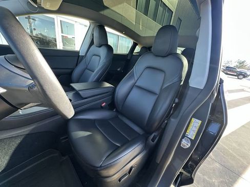 Used 2022 Tesla Model Y Long Range image 13