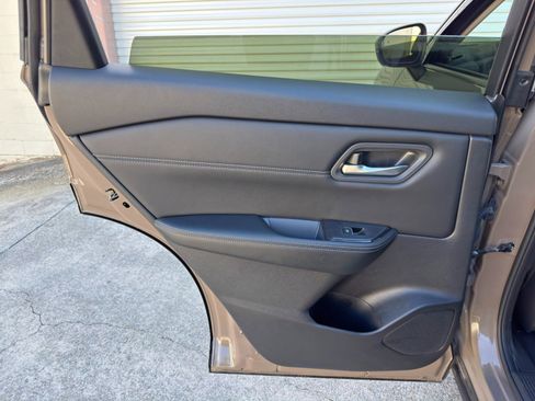 Used 2024 Nissan Rogue SL FWD image 39