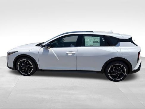 New 2026 Kia K4 GT-Line w/ GT-Line Premium Package FWD image 4