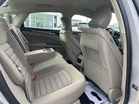 Used 2019 Ford Fusion SE image 11