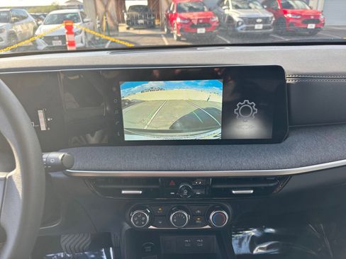 Used 2025 Nissan Kicks SV image 18