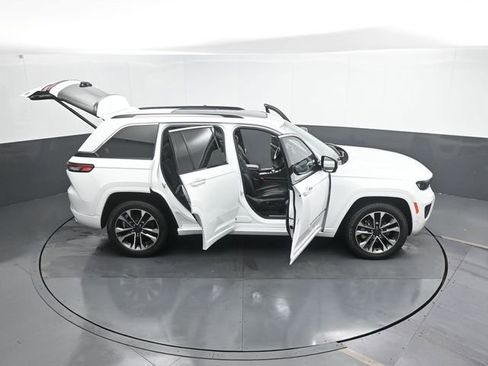 Used 2022 Jeep Grand Cherokee Overland AWD/4WD image 64