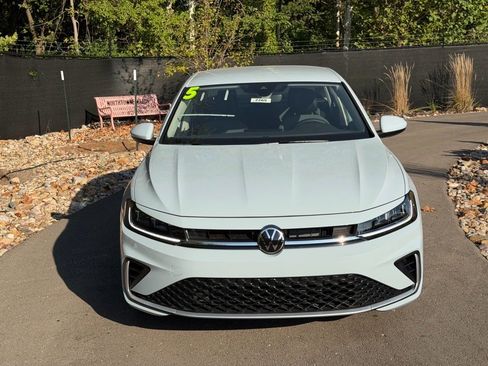 New 2025 Volkswagen Jetta SE image 8