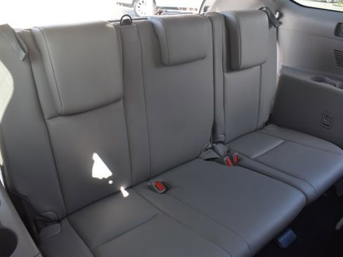 Used 2019 Toyota Highlander XLE image 19