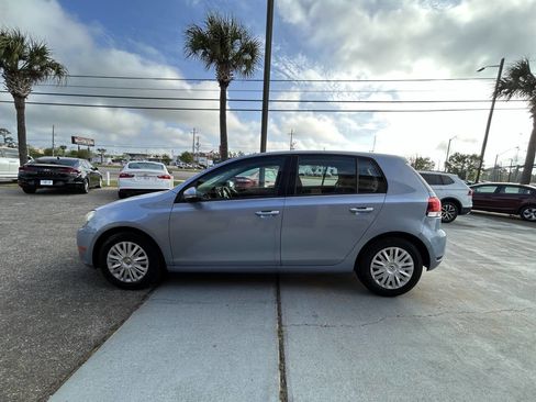Used 2010 Volkswagen Golf 4-Door image 2