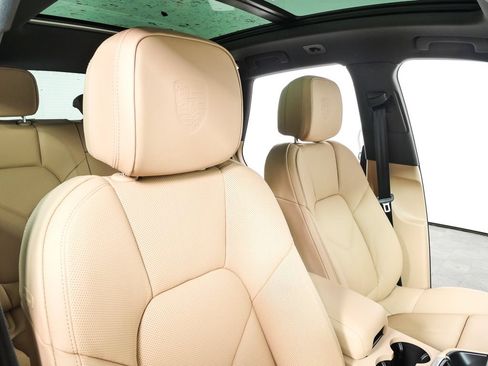 New 2026 Porsche Macan AWD/4WD image 33