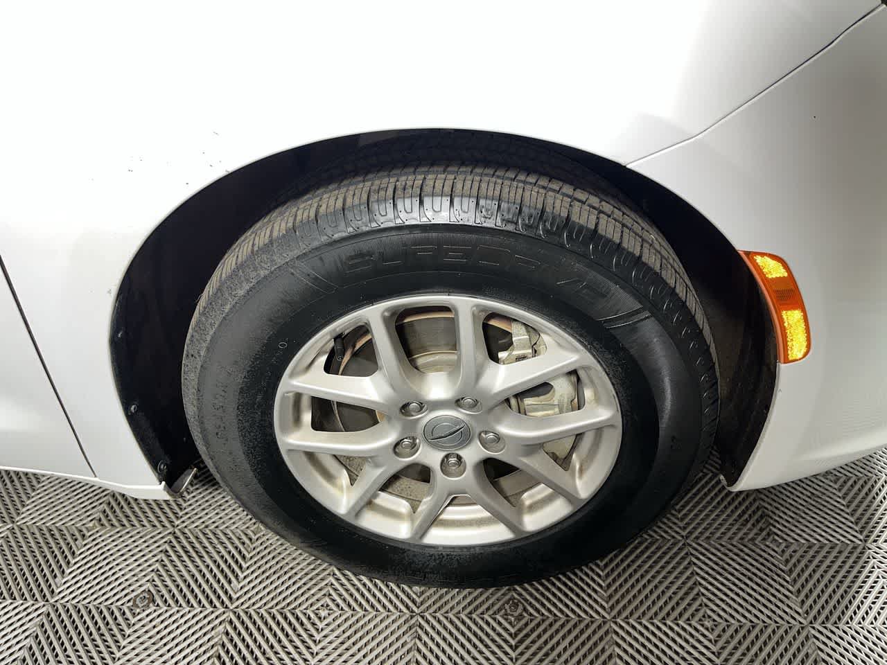 Used 2025 Chrysler Pacifica Select FWD image 10