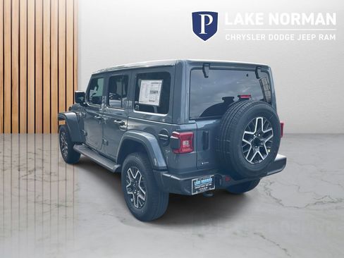 New 2026 Jeep Wrangler Unlimited Sahara AWD/4WD image 7