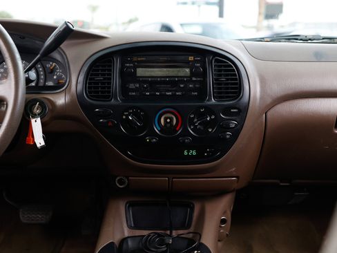 Used 2004 Toyota Tundra Limited image 32