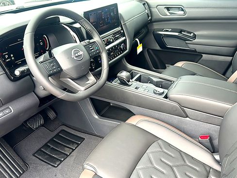 New 2026 Nissan Pathfinder Platinum w/ Cargo Package image 9