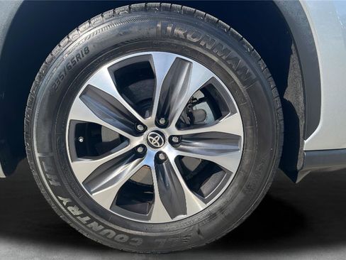 Used 2021 Toyota Highlander XLE image 22