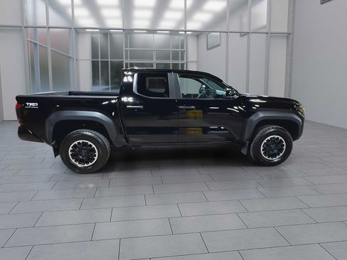 Used 2024 Toyota Tacoma TRD Off-Road AWD/4WD image 9