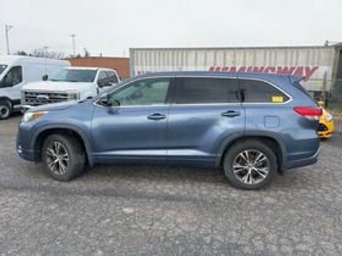 Used 2018 Toyota Highlander LE image 7