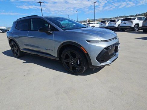 Used 2024 Chevrolet Equinox EV RS FWD image 2