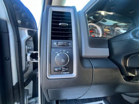 Used 2017 RAM 1500 Express w/ Express Value Package AWD/4WD image 12
