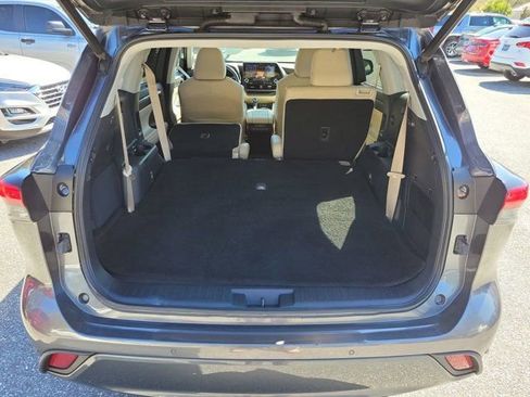 Used 2020 Toyota Highlander Limited image 19