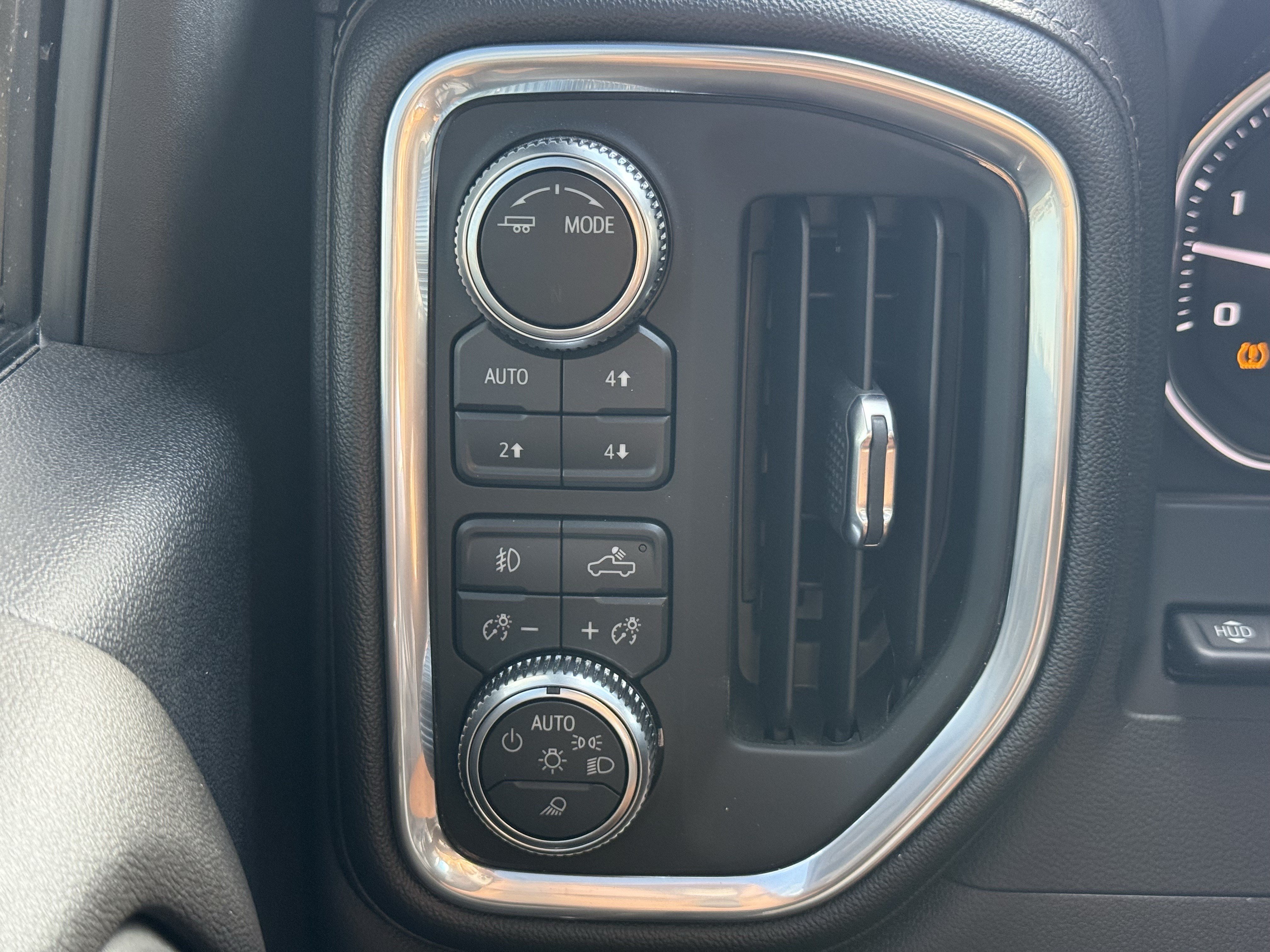 Used 2021 GMC Sierra 2500 Denali w/ Denali Black Diamond Edition AWD/4WD image 24