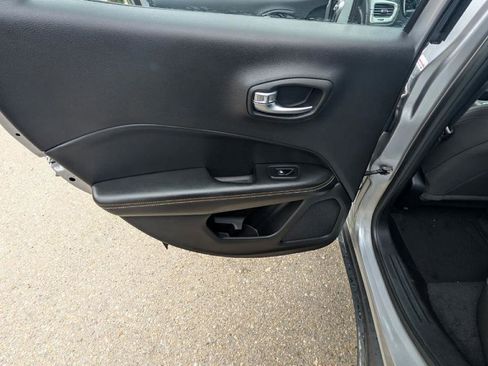 Used 2018 Jeep Compass Sport image 11