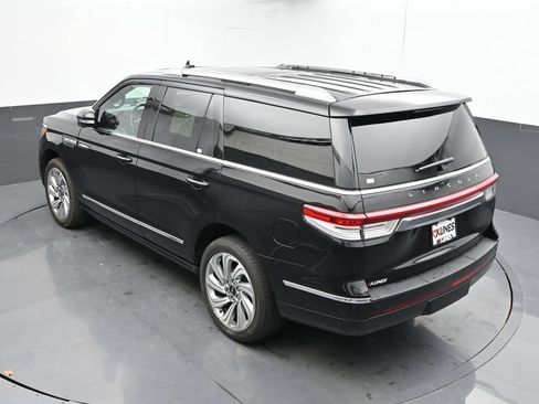 Used 2024 Lincoln Navigator Premiere AWD/4WD image 40