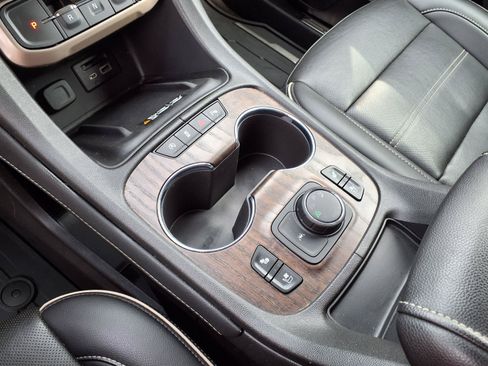 Used 2023 GMC Acadia Denali AWD/4WD image 11