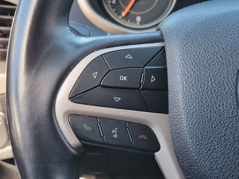 Used 2018 Jeep Cherokee Limited FWD image 5