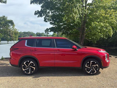 Used 2022 Mitsubishi Outlander SE FWD image 3