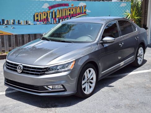 Used 2016 Volkswagen Passat 1.8T w/ Lighting Package FWD image 2